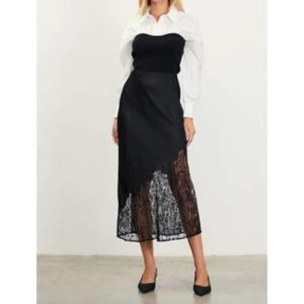 Skies Are Blue Black High Low Skirt with Lace NWT 2X